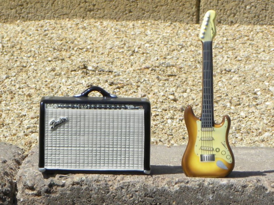 fender_salt_and_pepper_shaker.jpg