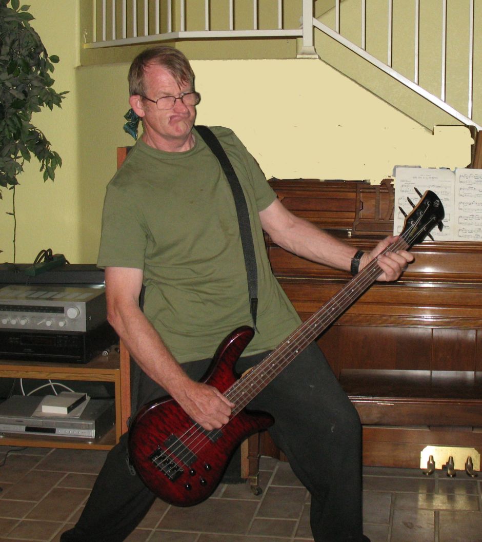 goofy_bass_player.jpg